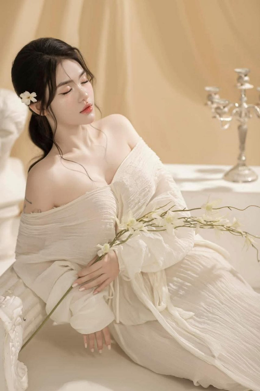 Trả bài thoả mãn nhau xong cả hai đắp mặt nạ